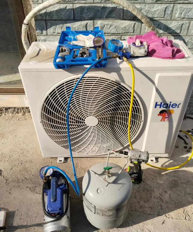 What are the reasons why the air conditioning indicator light is on but not starting